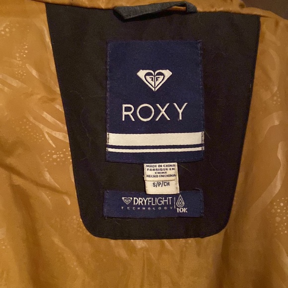 Small Roxy Snow jacket. Gray with black and white patterned sleeves. - Picture 4 of 4